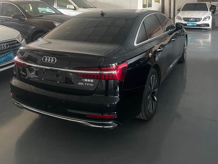 Фото 11 - Audi A6L