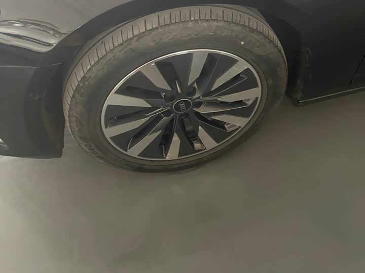 Фото 4 - Audi A6L