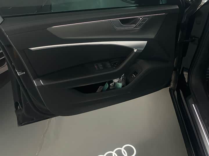 Фото 6 - Audi A6L