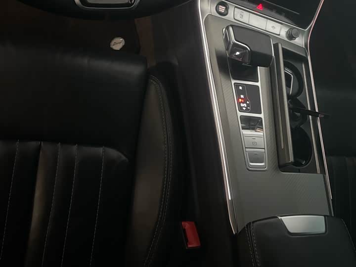 Фото 7 - Audi A6L