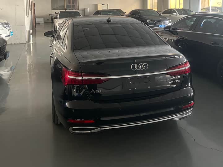 Фото 9 - Audi A6L