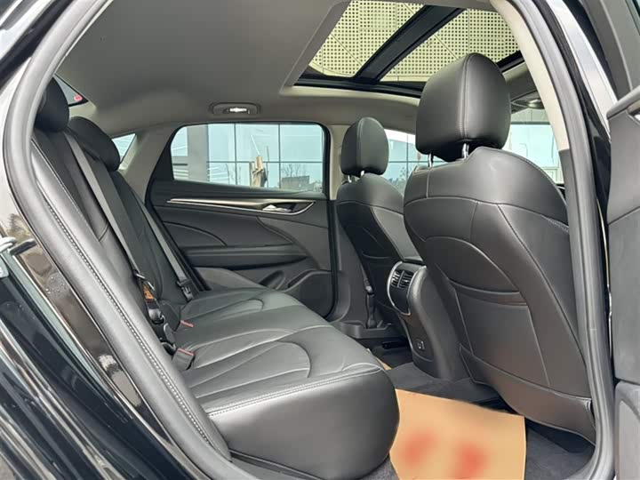 Фото 13 - Buick LaCrosse