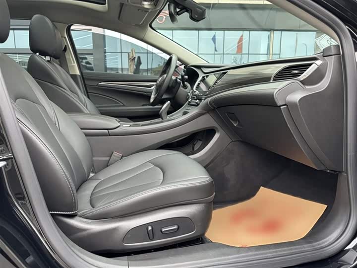 Фото 18 - Buick LaCrosse