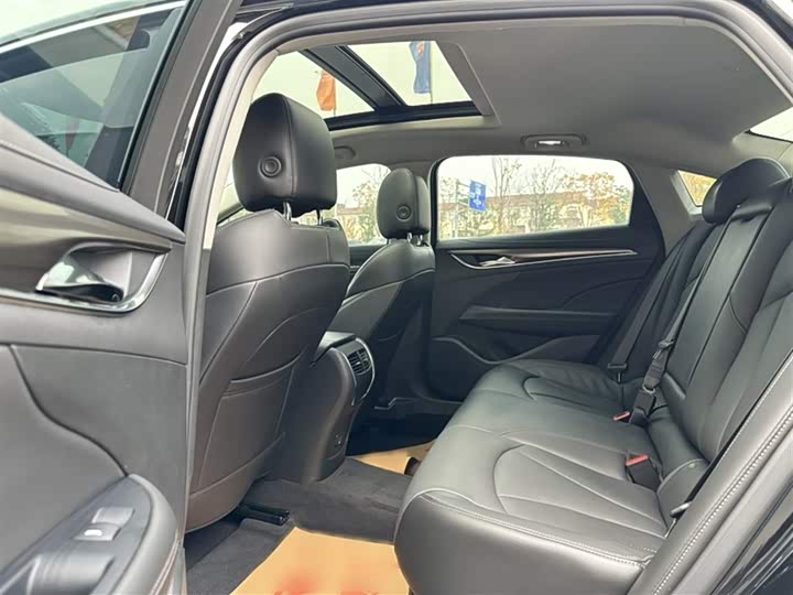 Фото 2 - Buick LaCrosse