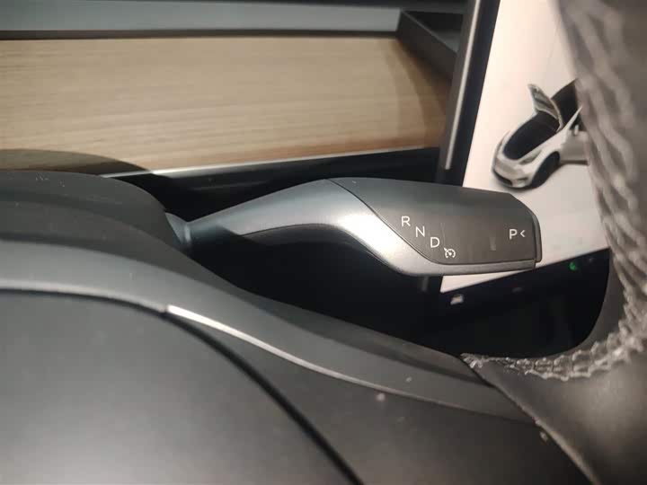 Фото 14 - Tesla Model Y