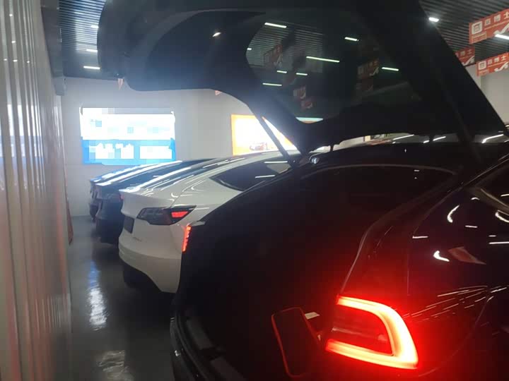 Фото 19 - Tesla Model Y