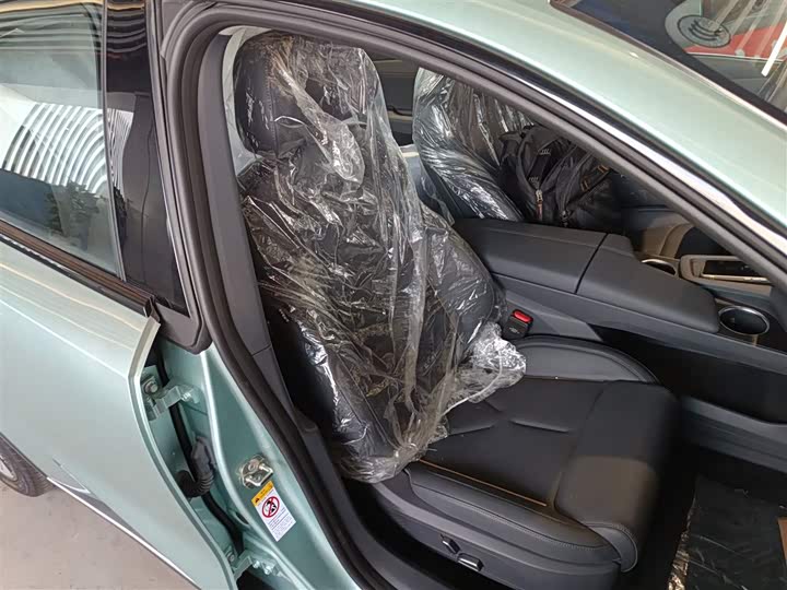 Фото 17 - Changan Deepal SL03