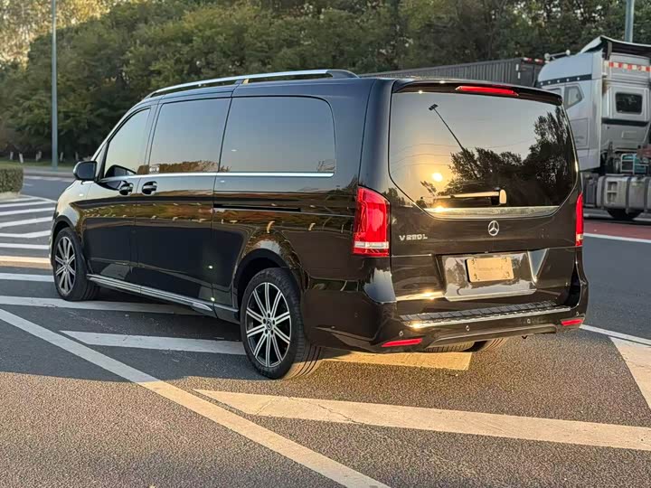 Фото 13 - Mercedes-Benz V-Class