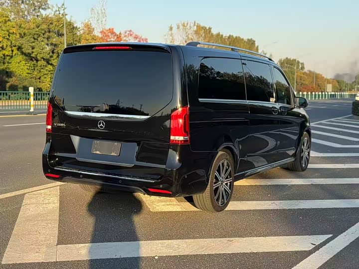 Фото 14 - Mercedes-Benz V-Class