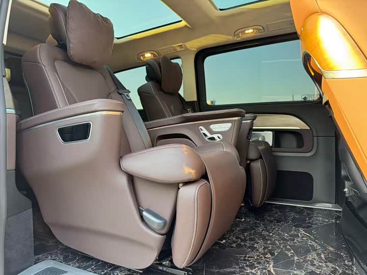 Фото 7 - Mercedes-Benz V-Class