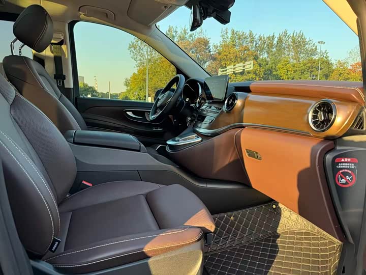 Фото 8 - Mercedes-Benz V-Class