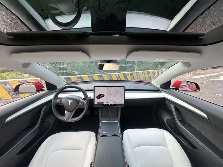 Фото 12 - Tesla Model 3