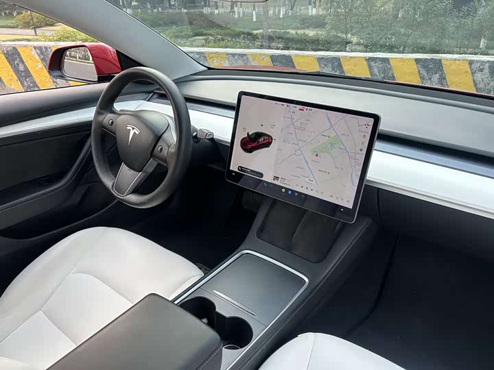 Фото 14 - Tesla Model 3