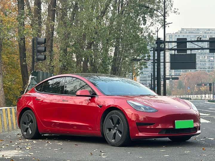 Фото 3 - Tesla Model 3