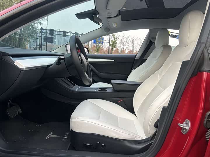 Фото 8 - Tesla Model 3