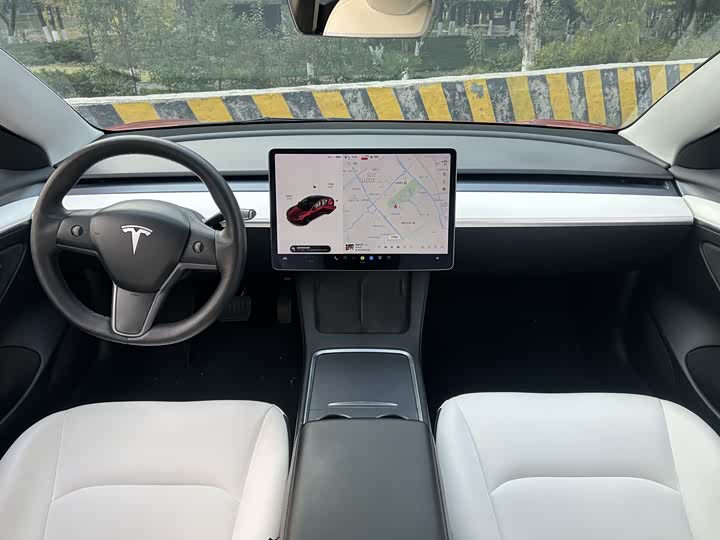 Фото 9 - Tesla Model 3