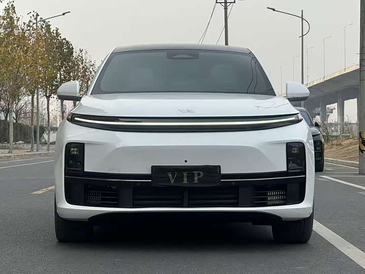 Photo 2 - LiXiang L7