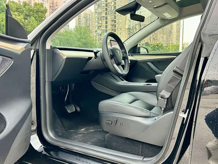 Фото 10 - Tesla Model Y