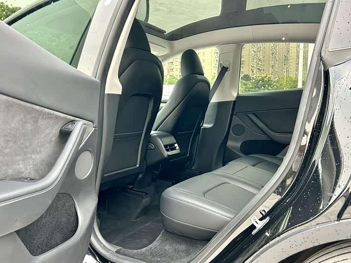 Фото 11 - Tesla Model Y