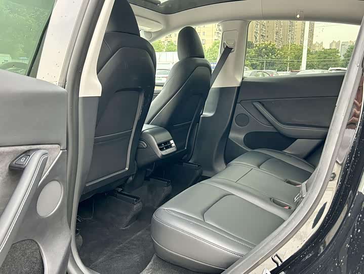 Фото 12 - Tesla Model Y