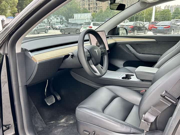 Фото 13 - Tesla Model Y