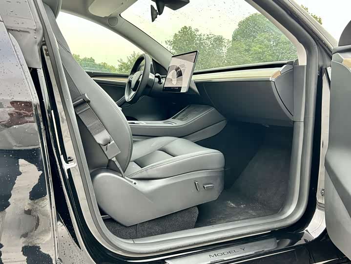 Фото 15 - Tesla Model Y