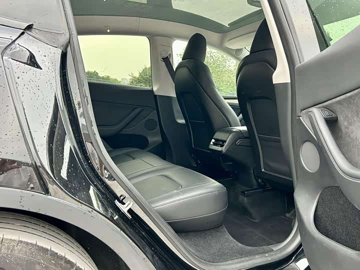 Фото 17 - Tesla Model Y