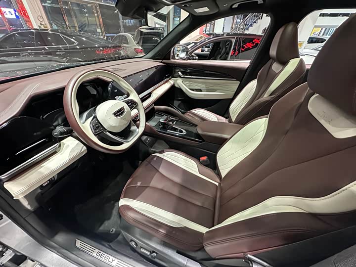 Фото 8 - Geely Monjaro