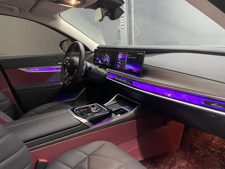 Фото 10 - BMW 7 Series