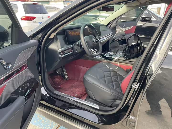 Фото 2 - BMW 7 Series