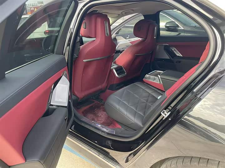 Фото 3 - BMW 7 Series