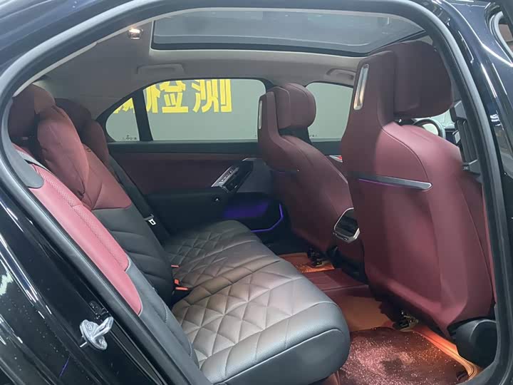 Фото 8 - BMW 7 Series