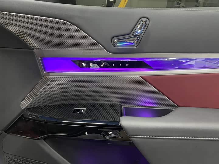 Фото 9 - BMW 7 Series