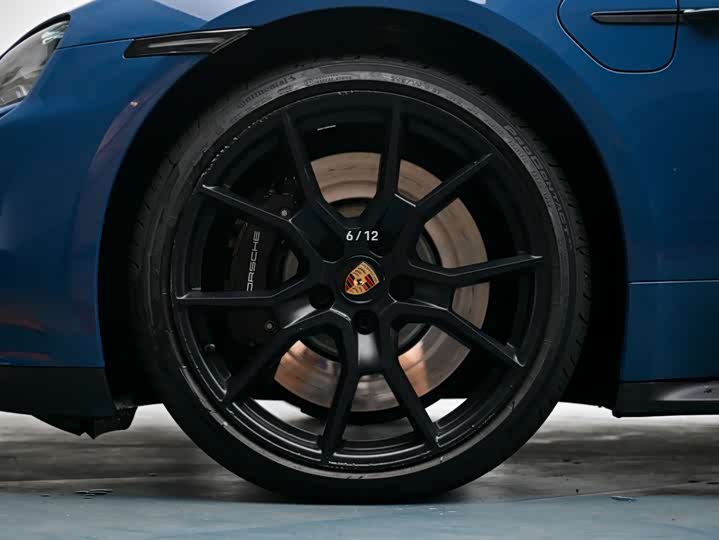 Фото 6 - Porsche Taycan