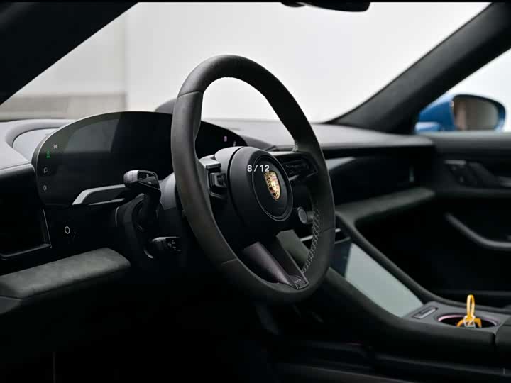 Фото 8 - Porsche Taycan