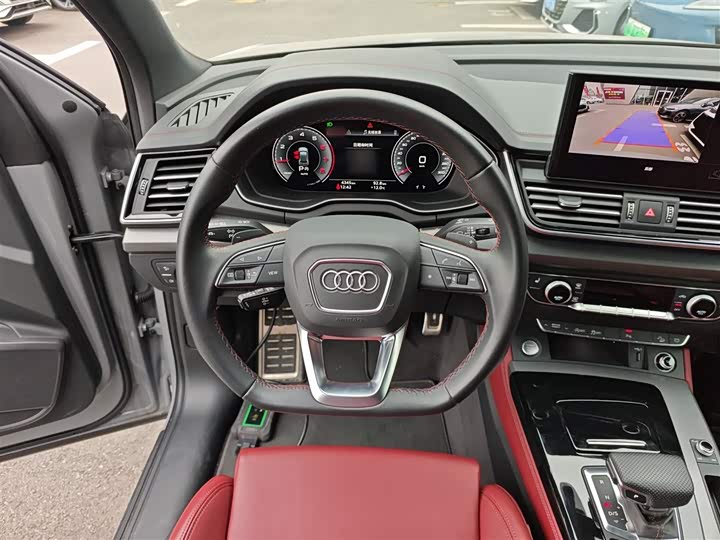 Фото 11 - Audi Q5L