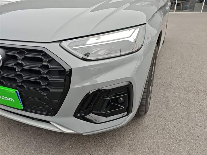 Фото 24 - Audi Q5L