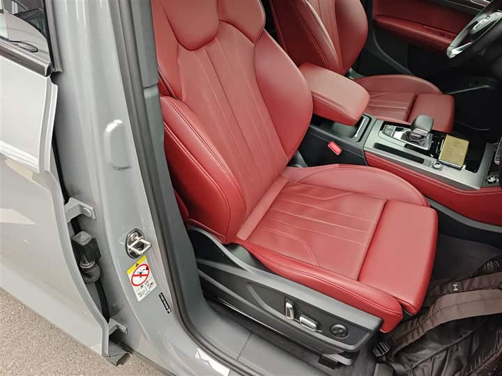 Фото 25 - Audi Q5L