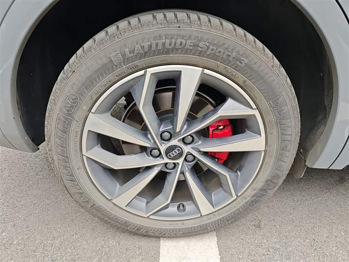 Фото 26 - Audi Q5L