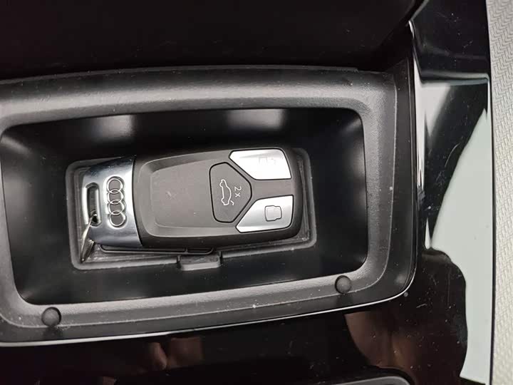 Фото 9 - Audi Q5L