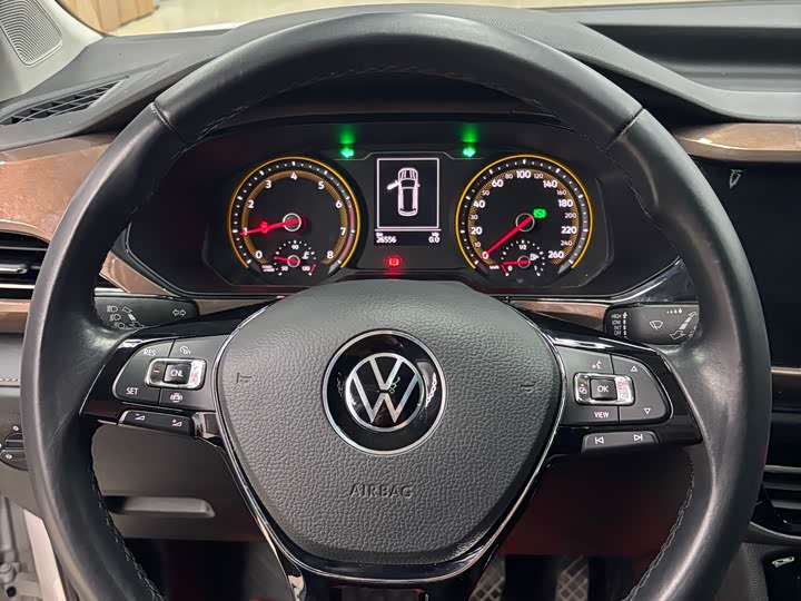 Фото 10 - Volkswagen Tharu