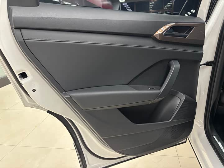 Фото 14 - Volkswagen Tharu