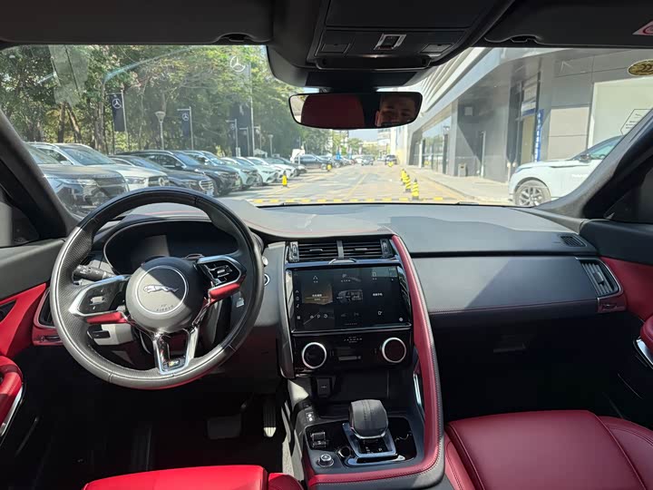 Фото 4 - Jaguar E-Pace