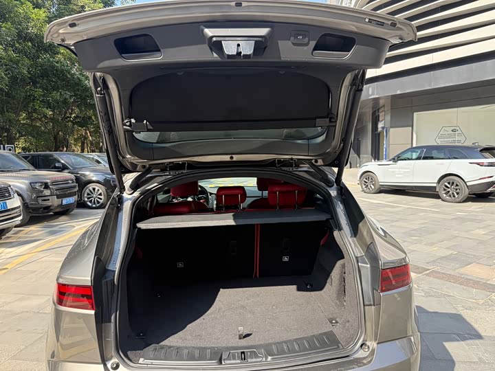 Фото 6 - Jaguar E-Pace