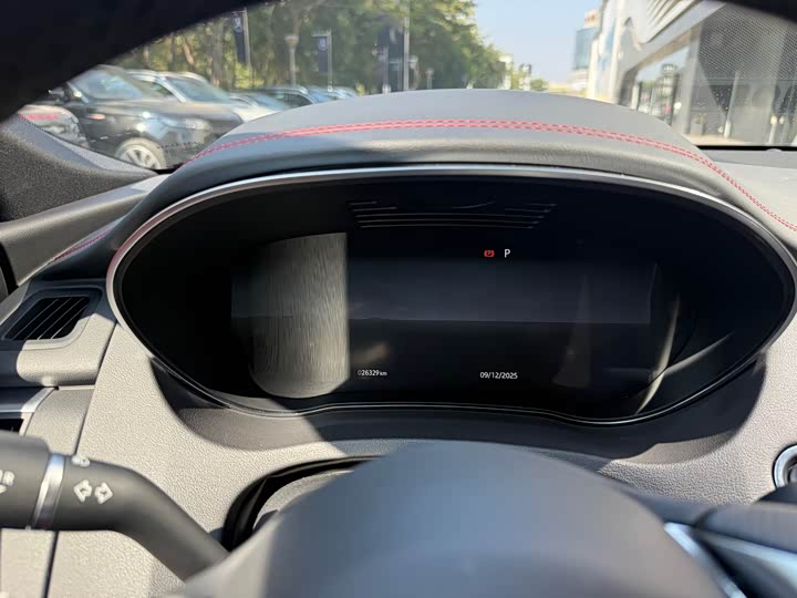 Фото 9 - Jaguar E-Pace