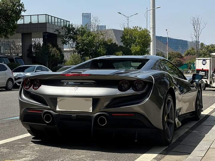 Фото 5 - Ferrari F8