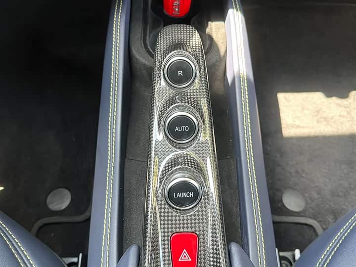 Фото 9 - Ferrari F8