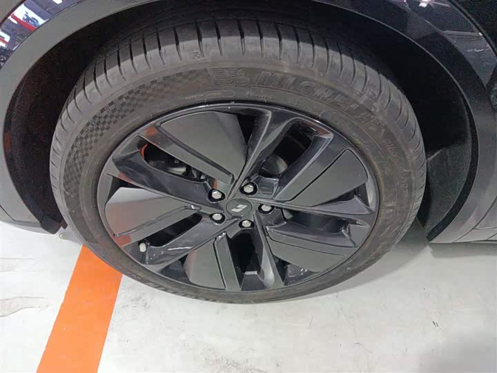 Фото 23 - LiXiang L9