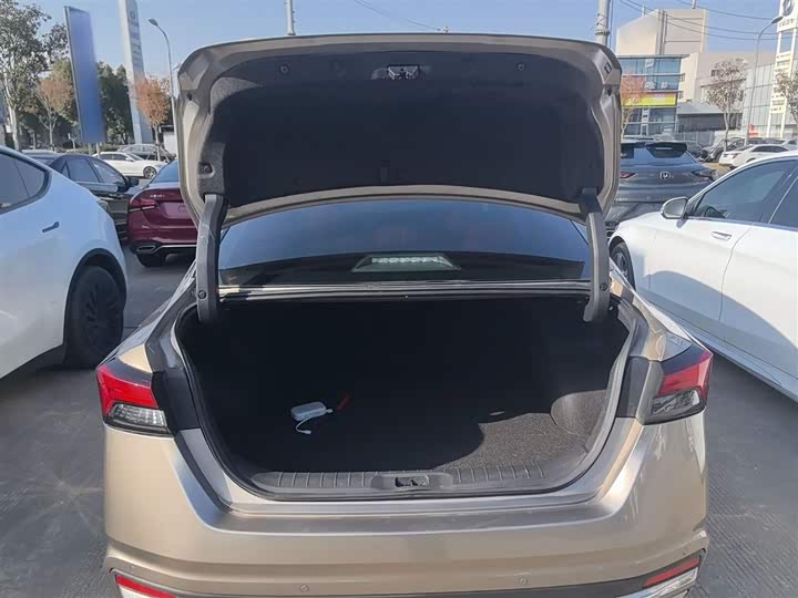 Фото 9 - Nissan Teana