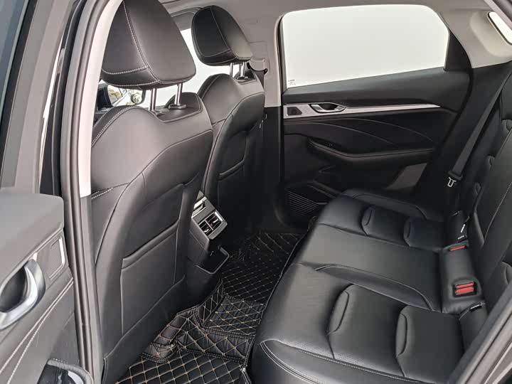 Фото 9 - Geely Preface